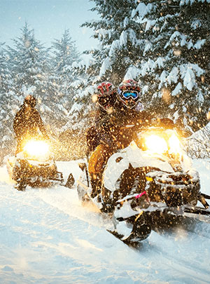 snowmobile-tours-te-card300x400.jpg