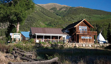 Twin-Lake-Roadhouse-Lodge-Cabins.jpg